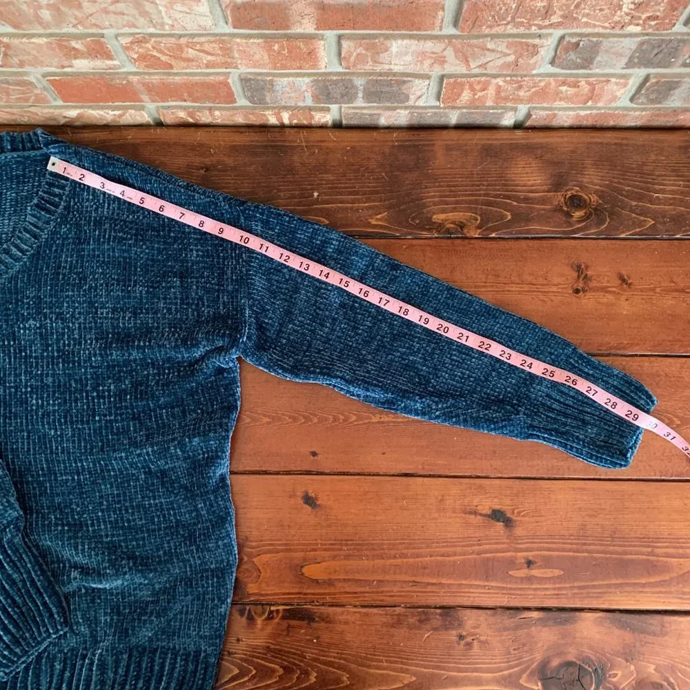 Zenana Outfitters Medium Blue V-Neck Women's Super Soft Pullover Sweater EUC